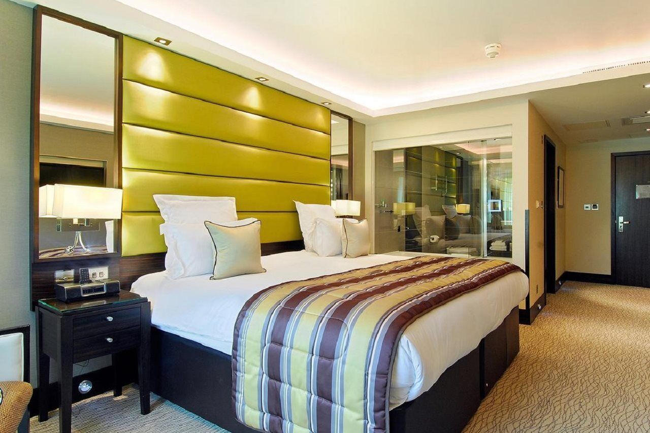 Montcalm Mayfair, Autograph Collection Лондон Екстериор снимка A bedroom at the InterContinental London The O2
